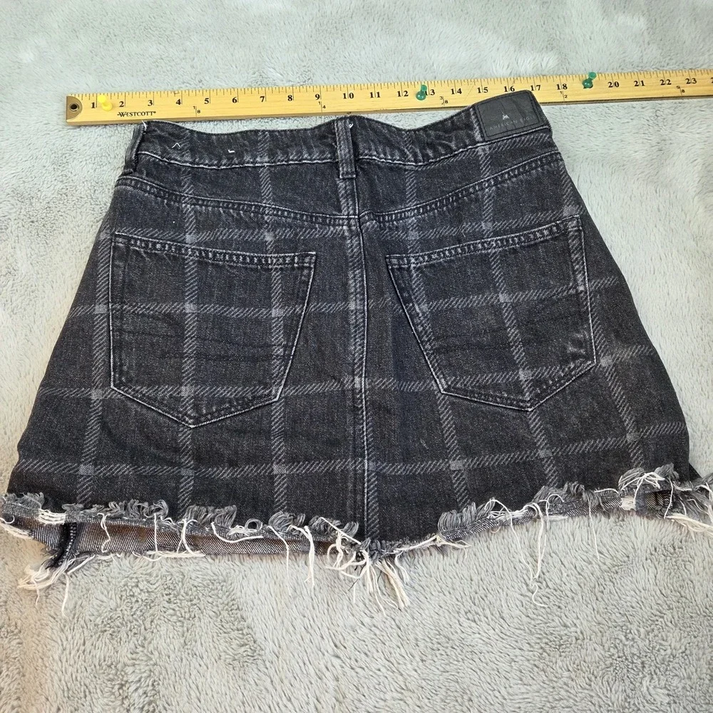 American‎ Eagle Denim Mini Skirt Womens Sz 6 Plaid Button Fly Raw Hem Black Grey